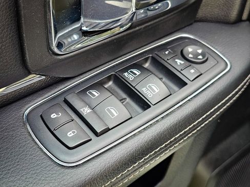 Used 2017 RAM 1500 Laramie w/ Convenience Group AWD/4WD image 10