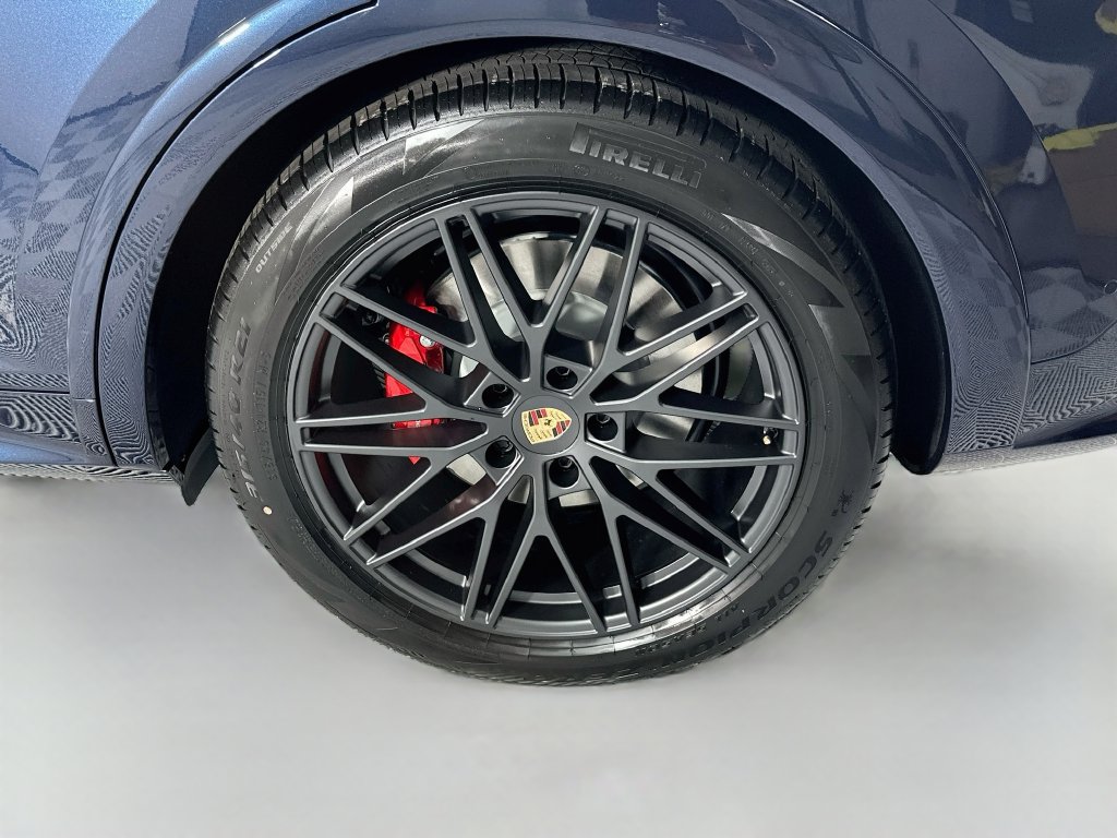 New 2026 Porsche Cayenne GTS AWD/4WD image 33
