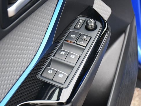 Used 2019 Toyota C-HR XLE FWD image 21