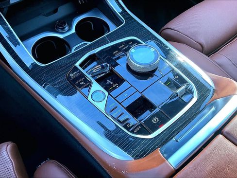 Used 2024 BMW X7 xDrive40i w/ Executive Package image 38