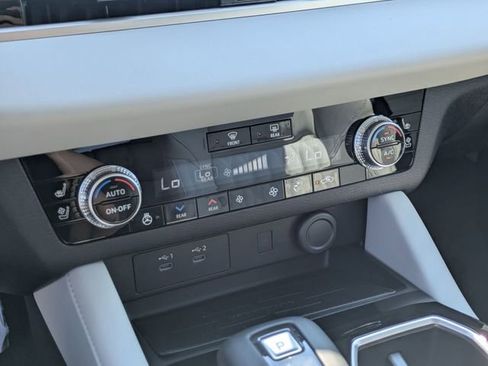 New 2025 Mitsubishi Outlander SEL image 23