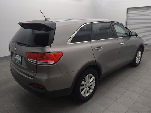 Used 2017 Kia Sorento L FWD image 9
