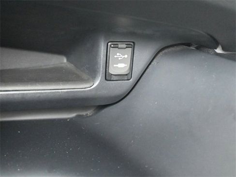 Used 2018 Toyota C-HR image 23