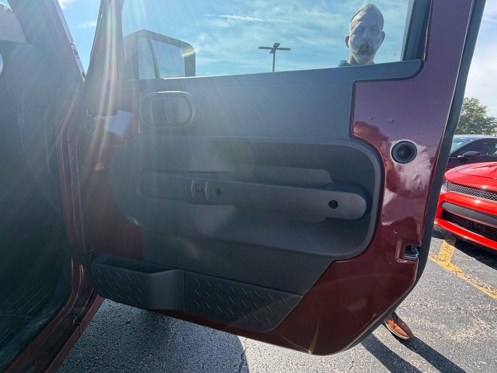 Used 2010 Jeep Wrangler Sahara w/ Dual Top Group AWD/4WD image 11