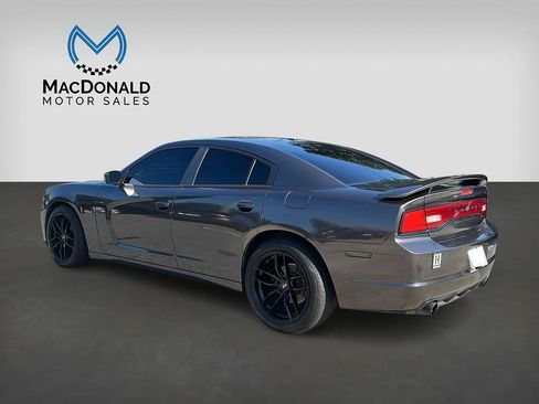 Used 2014 Dodge Charger SXT RWD image 5