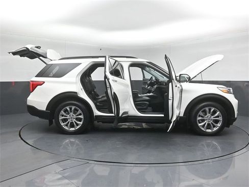 Certified 2021 Ford Explorer XLT w/ Equipment Group 202A image 61