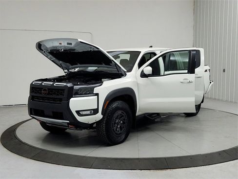 New 2026 Nissan Frontier PRO-4X w/ Pro-4x Convenience Package image 11