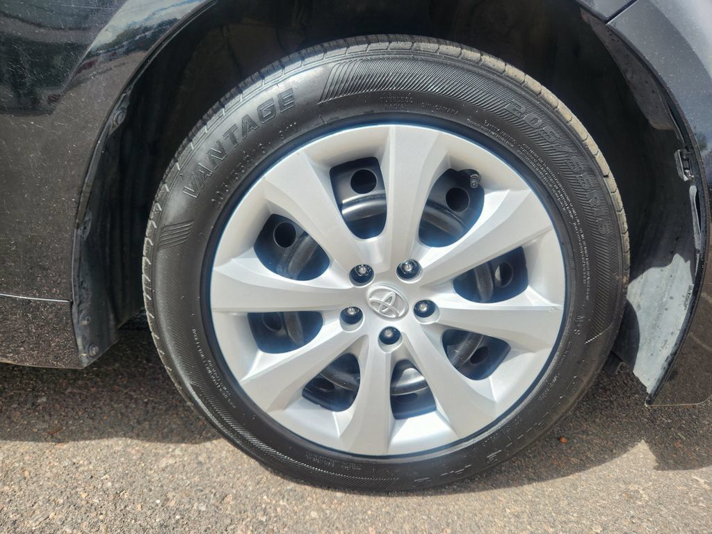 Used 2024 Toyota Corolla LE FWD image 20
