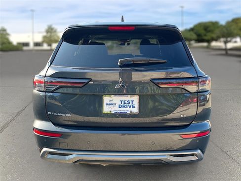 New 2025 Mitsubishi Outlander SE image 6
