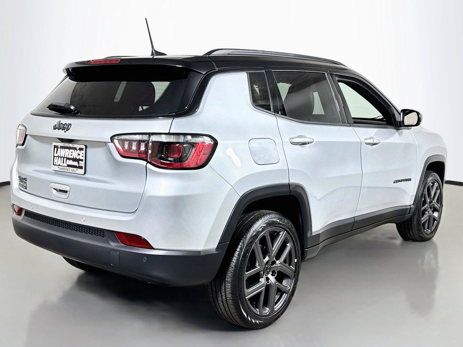 Used 2026 Jeep Compass Limited AWD/4WD image 4