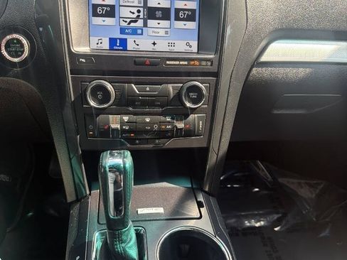 Used 2017 Ford Explorer XLT w/ Equipment Group 202A AWD/4WD image 16