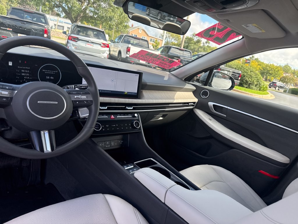 Certified 2025 Hyundai Sonata Limited FWD image 24