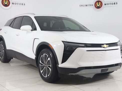Used 2025 Chevrolet Blazer EV LT AWD/4WD image 19