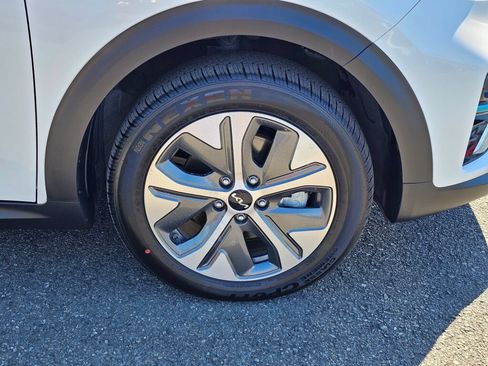 Certified 2022 Kia Niro EX FWD image 29