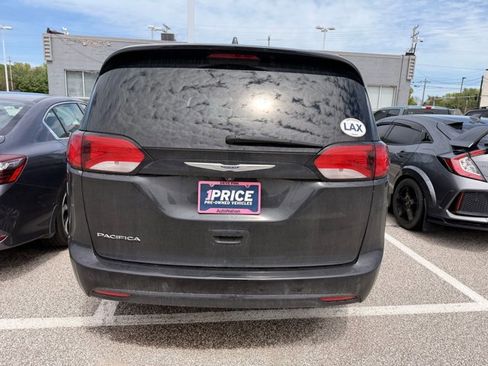 Used 2019 Chrysler Pacifica Touring-L FWD image 5