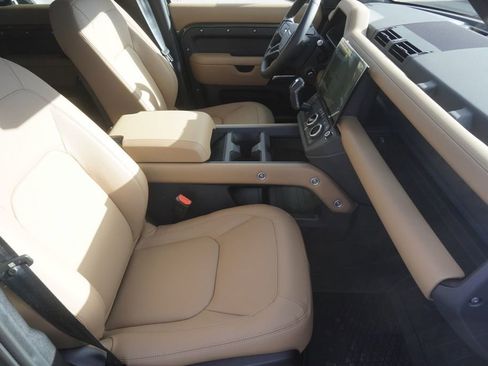 New 2026 Land Rover Defender 110 X-Dynamic SE image 23