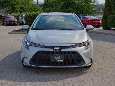 Used 2021 Toyota Corolla LE FWD image 2