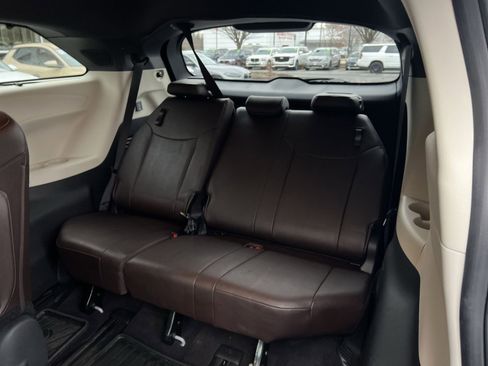 Used 2023 Toyota Sienna Platinum image 26