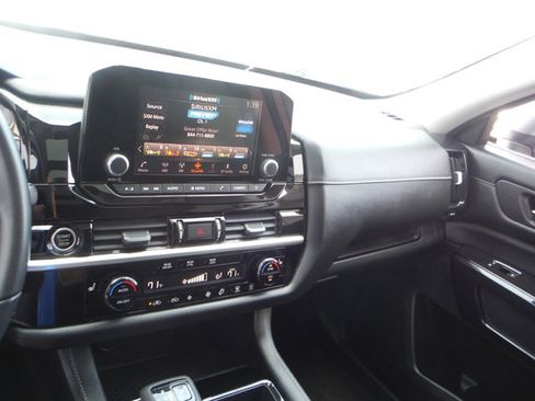 Used 2022 Nissan Pathfinder SV w/ SV Premium Package image 19