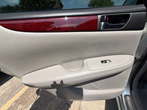 Used 2004 Lexus ES 330 FWD image 20