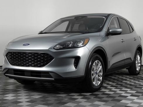 Used 2021 Ford Escape SE image 2