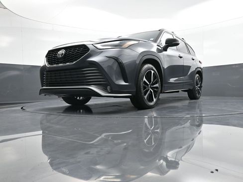 Certified 2021 Toyota Highlander XSE image 27