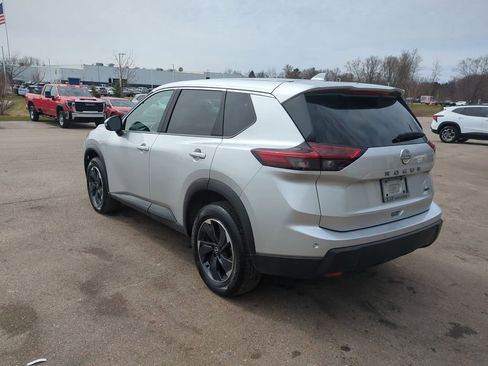 Used 2025 Nissan Rogue SV image 6