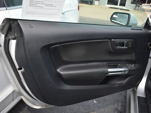 Used 2015 Ford Mustang Coupe RWD image 11