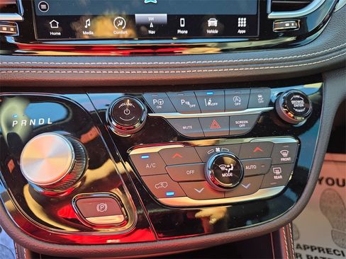 Used 2024 Chrysler Pacifica Limited w/ S Appearance Package image 19