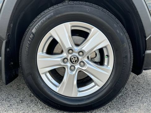 Used 2021 Toyota RAV4 XLE w/ Convenience Package AWD/4WD image 12