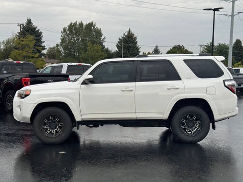 Used 2019 Toyota 4Runner SR5 AWD/4WD image 4