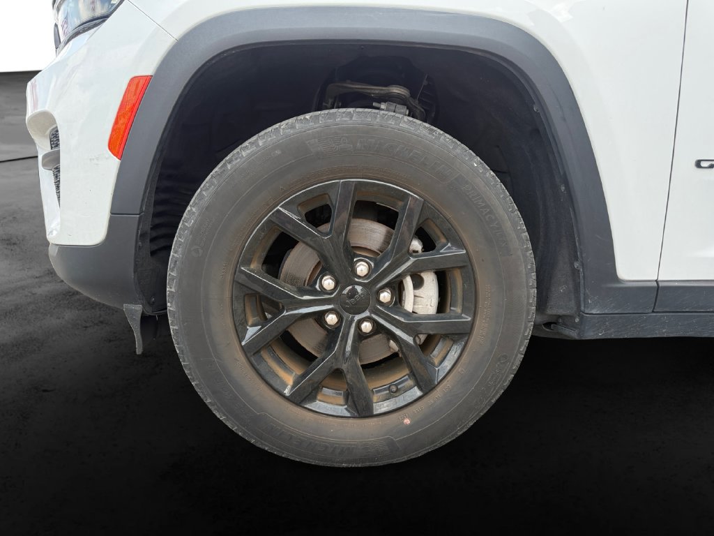 Used 2024 Jeep Grand Cherokee Altitude AWD/4WD image 13