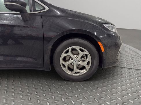 Used 2024 Chrysler Pacifica Limited w/ Trailer Tow Group image 13