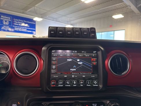 Used 2022 Jeep Wrangler Unlimited Rubicon w/ Xtreme Recon 35" Tire Package image 13