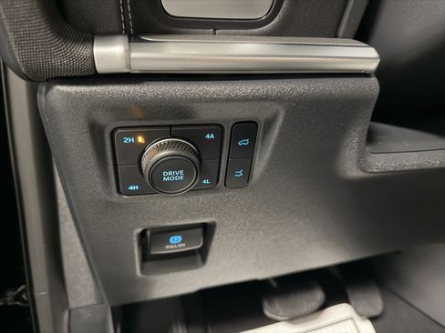 Used 2025 Ford Expedition Platinum image 21