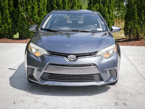 Used 2015 Toyota Corolla LE FWD image 3