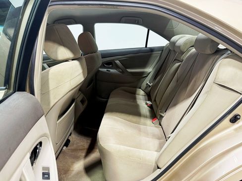 Used 2011 Toyota Camry LE image 22