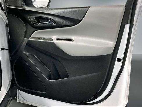 Used 2023 Chevrolet Equinox LS image 25