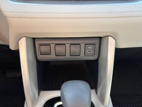 Used 2023 Toyota Corolla Cross L AWD/4WD image 33
