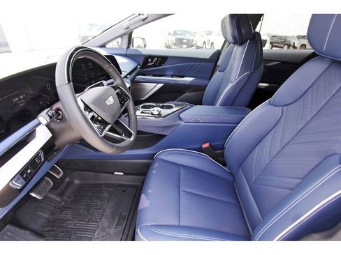 New 2026 Cadillac Optiq Sport 2 w/ LPO, ONYX Package AWD/4WD image 6