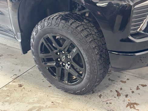 Used 2024 Chevrolet Silverado 1500 LT Trail Boss w/ Convenience Package II image 4