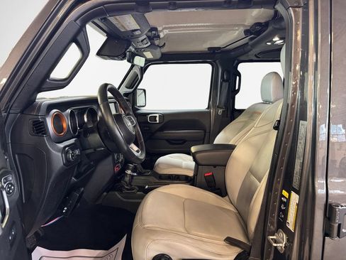 Used 2020 Jeep Gladiator Mojave AWD/4WD image 12