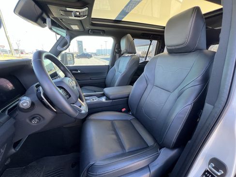 Used 2024 Lexus GX 550 w/ Accessory Package (2T) image 16