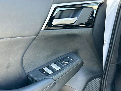 Used 2024 Mitsubishi Outlander SE image 18