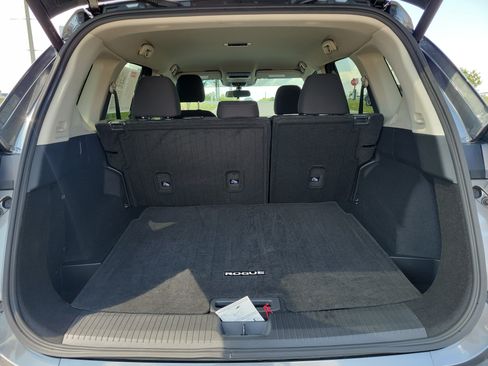 Certified 2024 Nissan Rogue SV FWD image 12