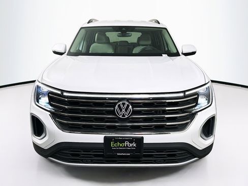 Used 2024 Volkswagen Atlas SE image 2