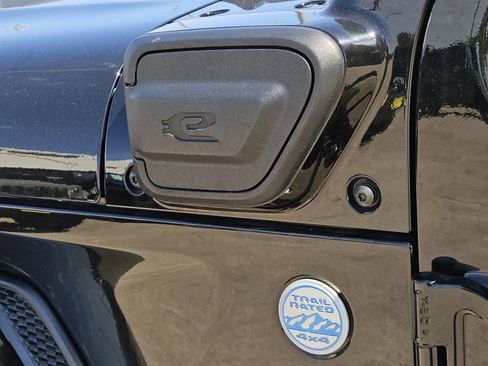 Used 2023 Jeep Wrangler Sahara image 12