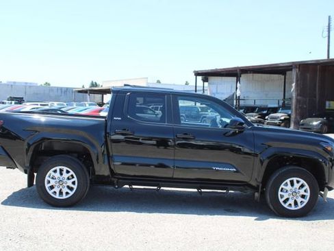 Used 2024 Toyota Tacoma SR5 AWD/4WD image 3
