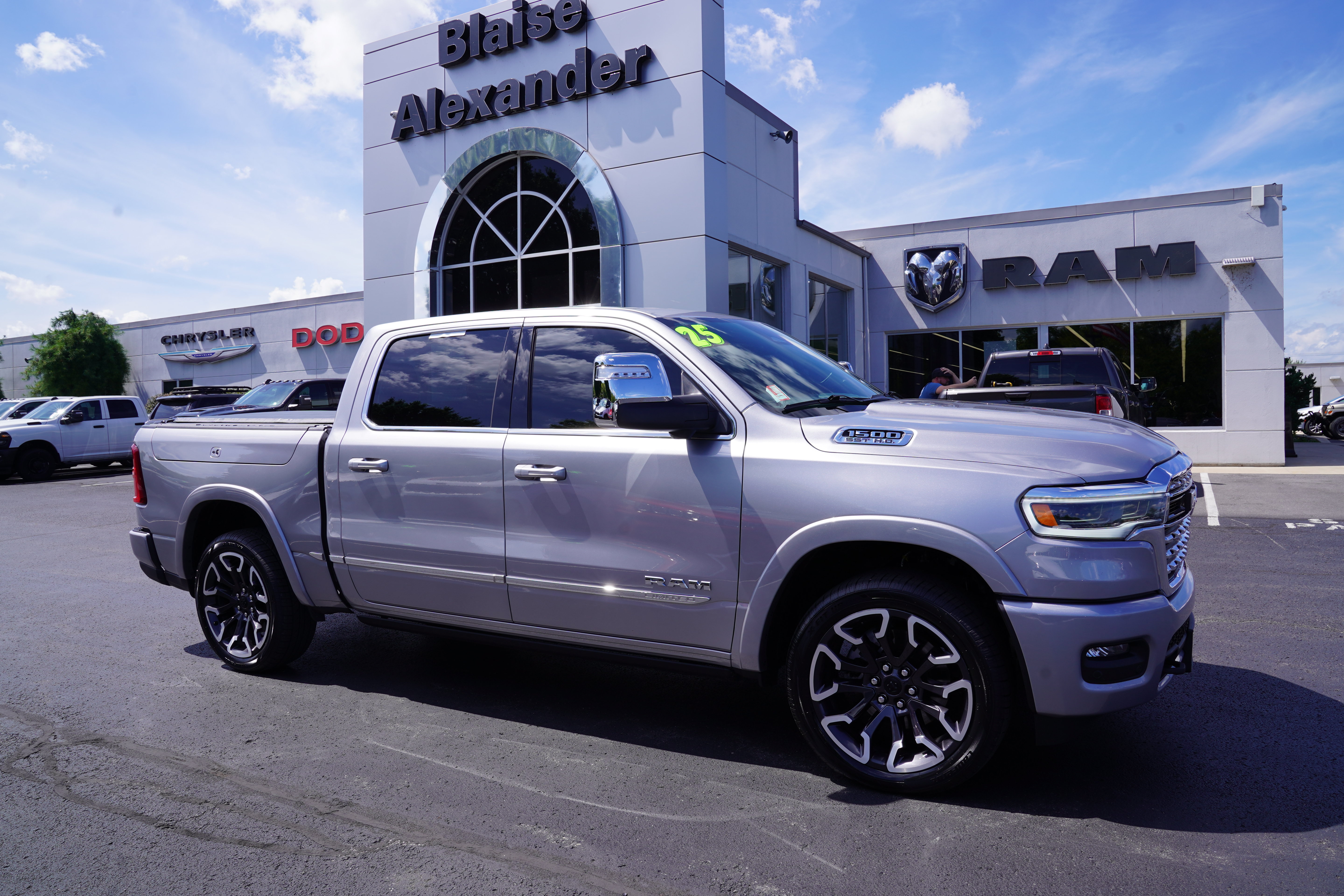 Used 2025 RAM 1500 Limited AWD/4WD image 1