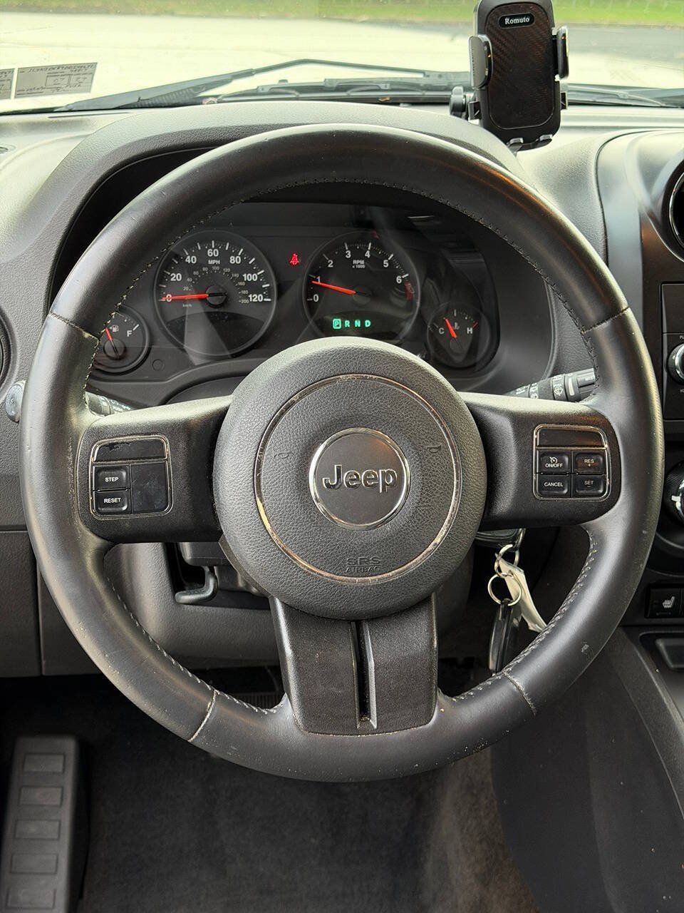 Used 2013 Jeep Compass Latitude AWD/4WD image 16
